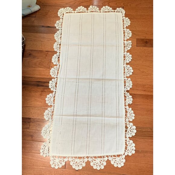Elegant White Lace Trimmed Table Runner - 36"x15" - Set of 2 - Picture 4 of 11